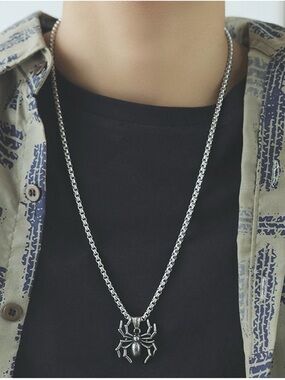 Silver Spider Pendant Chain Necklace - Silver